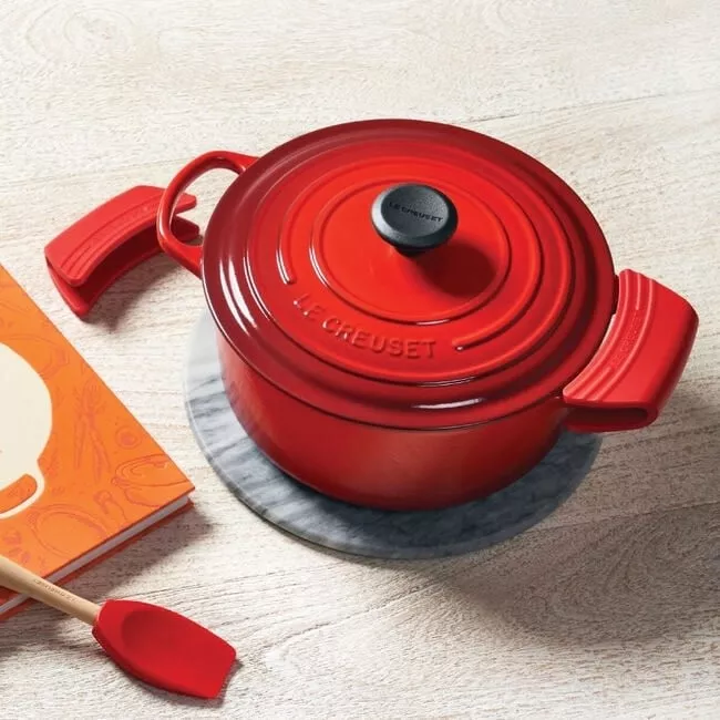 le-creuset-each-silicone-pot-grips-set-cerise-5-x-2-1-2 Le Creuset each Silicone Pot Grips Set - Cerise 5" x 2 1/2"