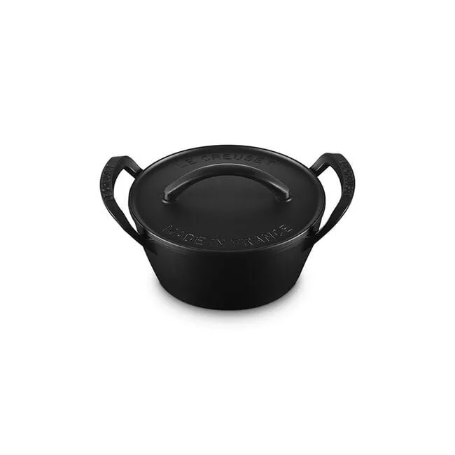 Le Creuset Round Dutch Oven - Matte Black 4.5 qt. Alpine Outdoor 4.25 qt.