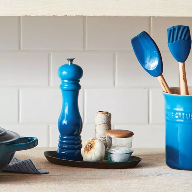 le-creuset-salt-mill-black-8-x-2-1-2 Le Creuset Salt Mill - Black 8" x 2 1/2"