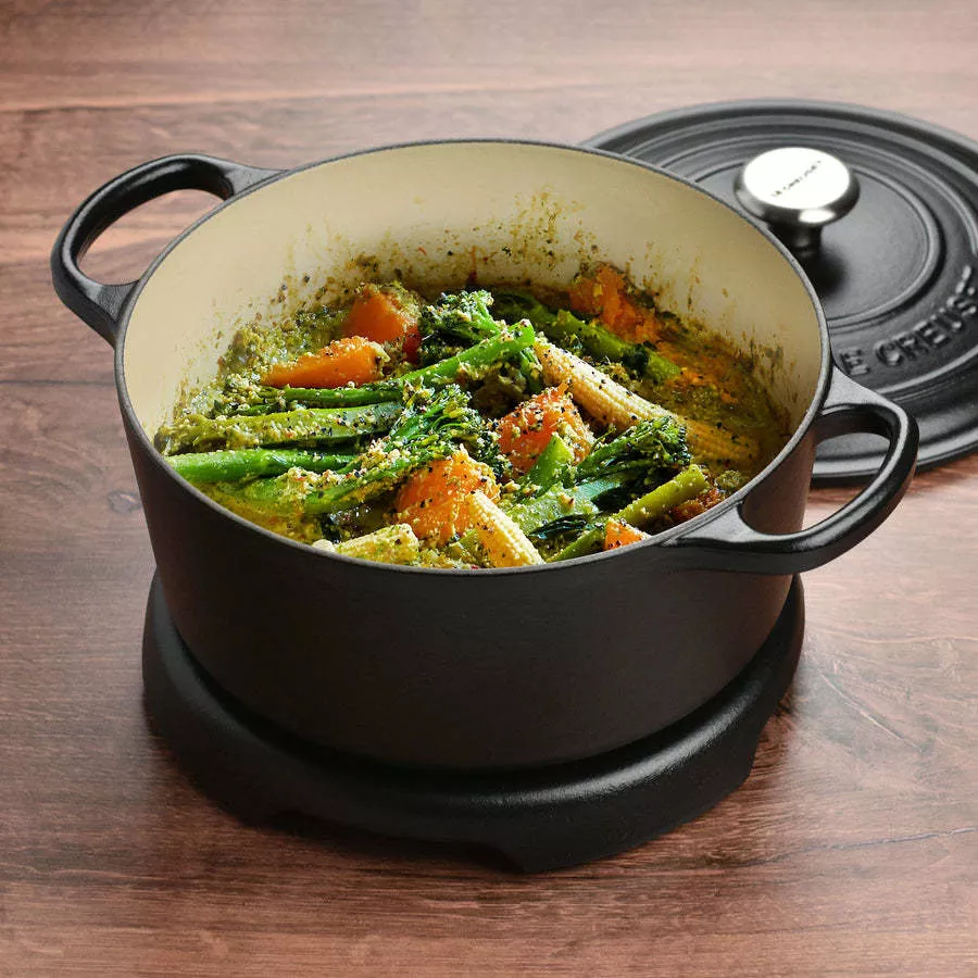 le-creuset-signature-trivet-licorice-8-8 Le Creuset Signature Trivet - Licorice 8.8"