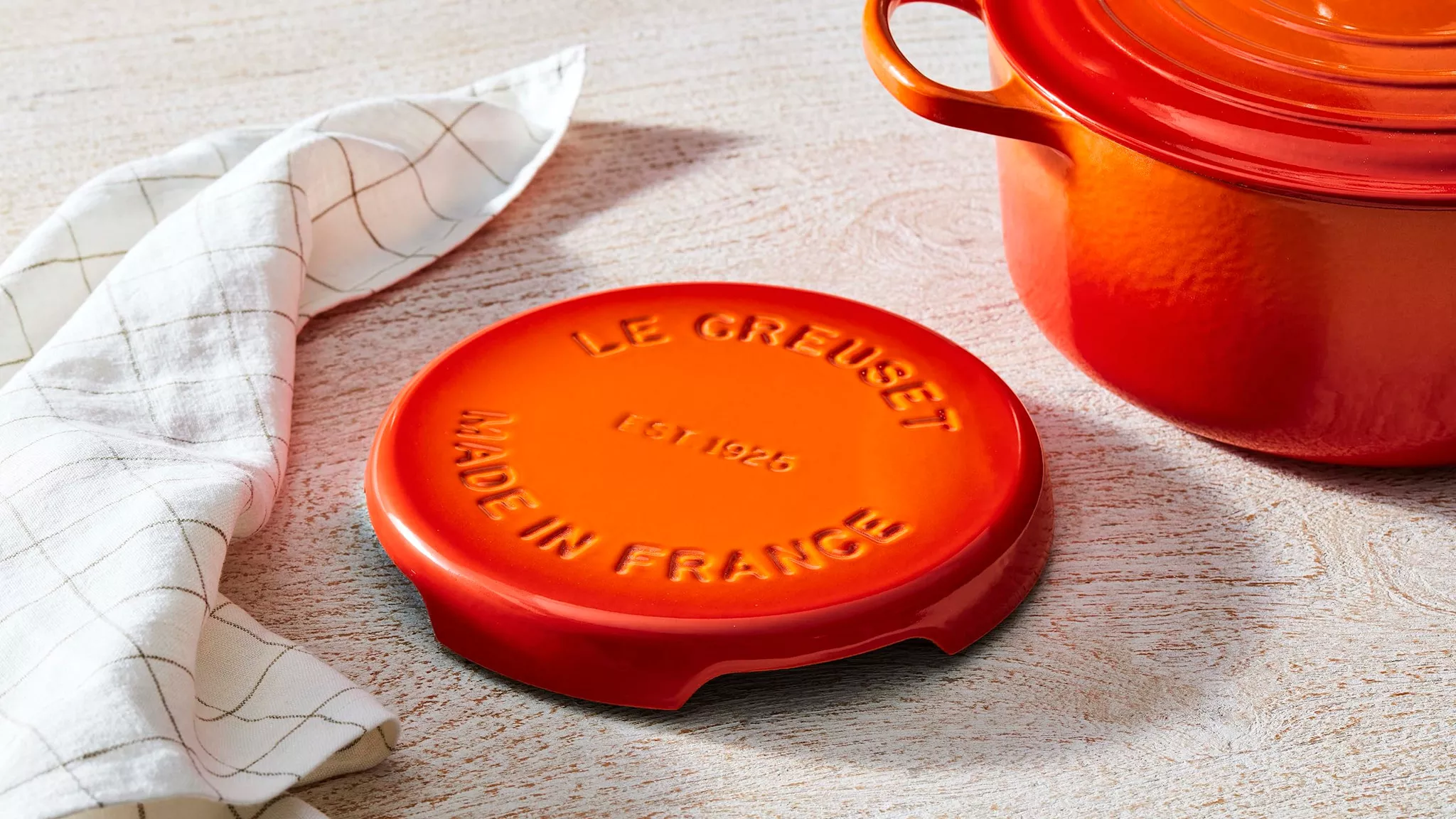 le-creuset-signature-trivet-peche-8-8 Le Creuset Signature Trivet - Peche 8.8"