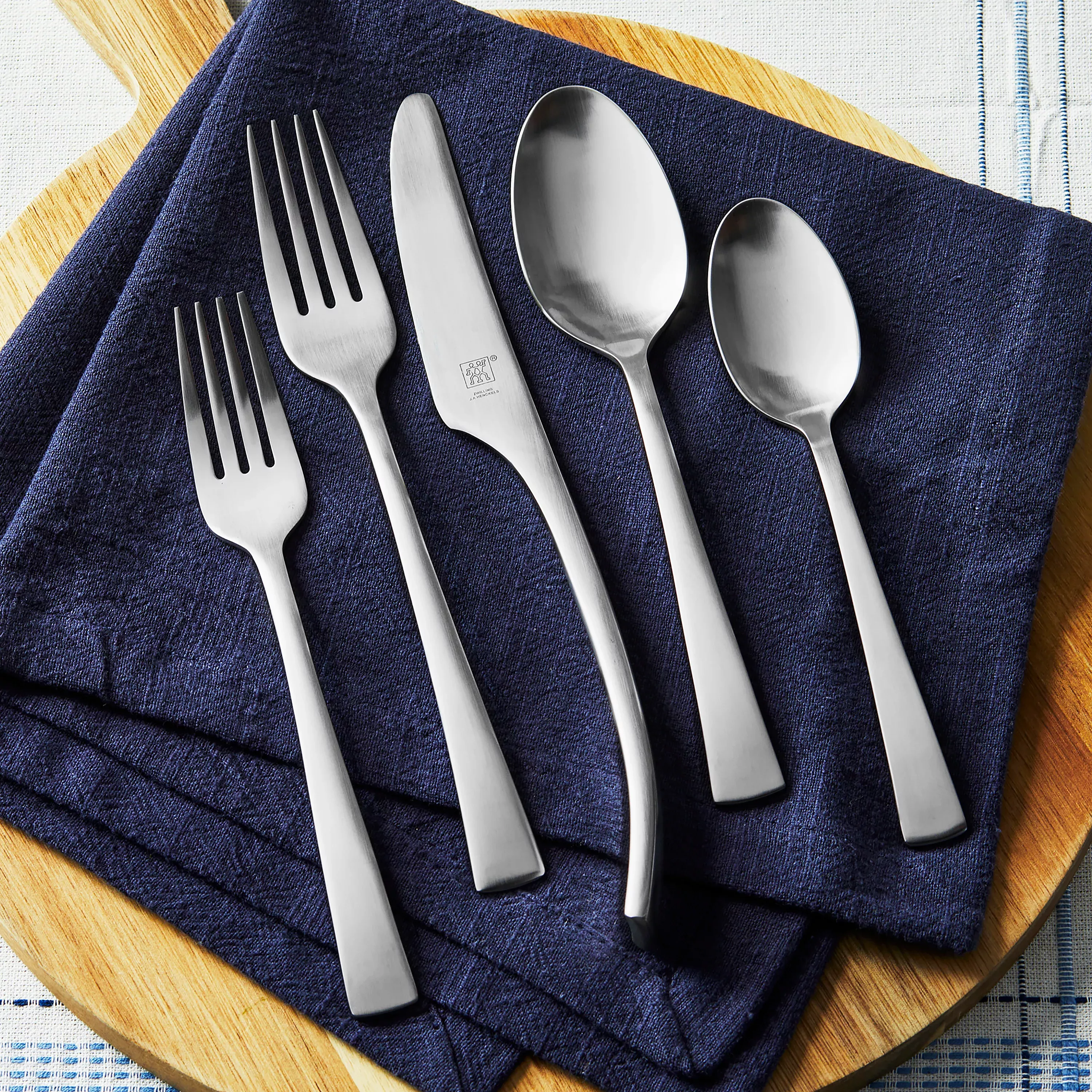 zwilling-j-henckels-bellasera-flatware-set-45-piece-satin Zwilling J.A. Henckels Bellasera Flatware Set - 45 Piece Satin